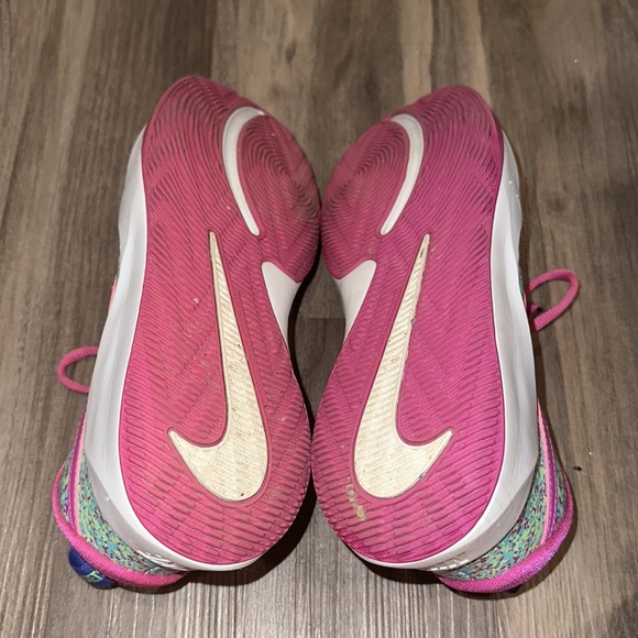 Nike Girl’s Basketball Shoes - Picture 4 of 4